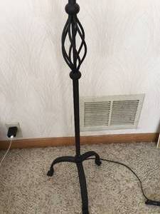 lot 222 image: Metal Floor Lamp
