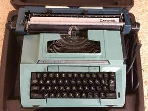 lot 249 image: Coronet Electric Typewriter w Case