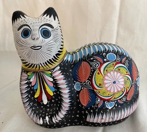 lot 142 image: Fun Decorative Folk Art Cat Figurine from Mexico