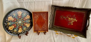lot 129 image: Decorative Vintage Home Decor Items including Rosemaling