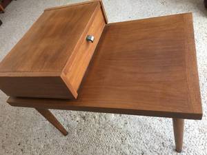 lot 263 image: Vintage SideAccent Table w Storage Drawer