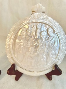 lot 163 image: Decorative Carved Shells