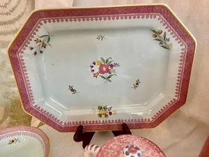 lot 146 image: Colorful Dishware
