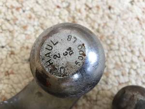 lot 279 image: Trailer Hitch Attachments
