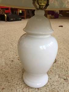 lot 284 image: White Ceramic Table Lamp w Floral Shade