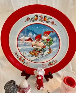 lot 168 image: Decorative Holiday Items