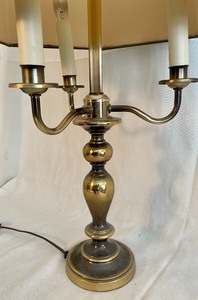lot 185 image: Very Unique Vintage Lamp wScenic Shade