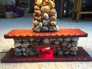 lot 303 image: Handmade Rock Fireplace Themed Table Lamp