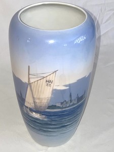 lot 21 image: Royal Copenhagen Porcelain Vase (2609)