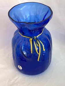 lot 22 image: Colbalt Blue Glassware including Kosta Boda