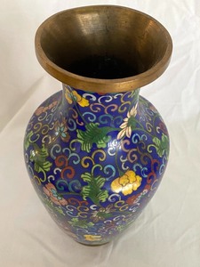 lot 42 image: Cloisonn Vase