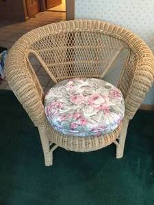 lot 321 image: Wicker Furniture Set