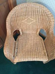 lot 322 image: Wicker Padded Chair