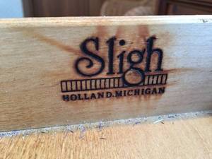 lot 324 image: Sligh Five Drawer Desk w Leather Inlay Top