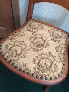 lot 333 image: Vintage Padded Wooden Chair