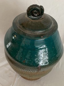 lot 51 image: Handcrafted Pottery Jar w Lid (Holden)