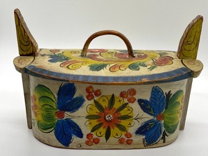lot 53 image: Antique Petite Tina Box