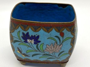 lot 68 image: Two Cloisonn Items