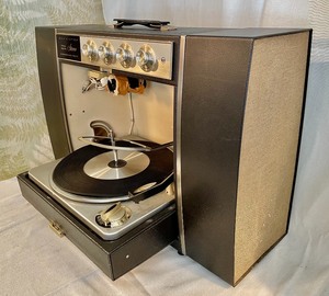 lot 356 image: RCA Victor Total Sound Stereo with 4 High Fidelity Speakers