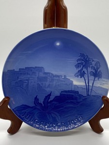 lot 76 image: 1922 Bing and Grondahl Collector Plate- Star of Bethlehem