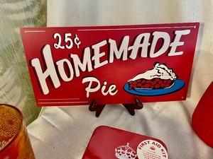 lot 389 image: Homemade Pie and More Home Decor