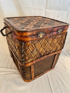 lot 391 image: Decorative Basket