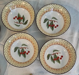 lot 367 image: Cherry Decor