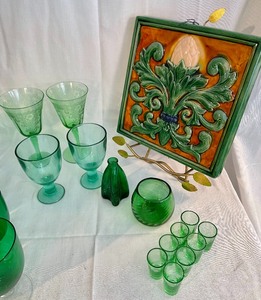lot 371 image: Gorgeous Green Home Decor Items