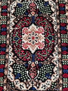 lot 380 image: AMAZING Handmade Latch Hook Rug