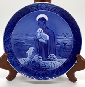 lot 79 image: 1947 Bing and Grondahl Collector Christmas Plate