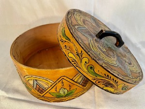 lot 379 image: Vintage Tina Box