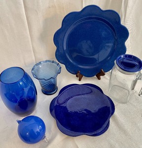 lot 104 image: Cobalt Blue Glassware Items