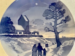 lot 111 image: Bing and Grondahl 1926 Collector Plate