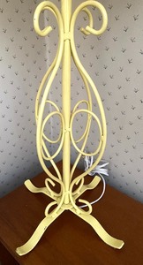 lot 329 image: Vintage Metal Table Lamp