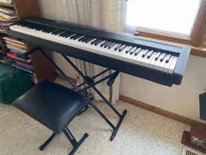 lot 307 image: Yamaha Digital Keyboard, Foot Pedal & Stand w Jamstands Collapsible Bench