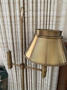lot 305 image: Vintage Brass Floor Lamp