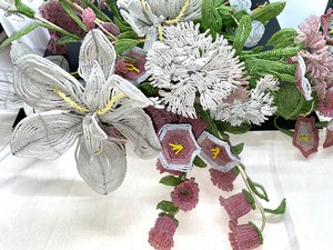 lot 346 image: Hand Made Beaded Bouquet