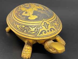 lot 97 image: Vintage BOJ Eibar Spanish Gilt Metal Turtle Hotel Desk Bell