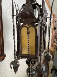 lot 261 image: Ornate Metal Floor Lamp