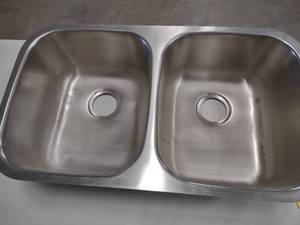 lot 207 image: Double Sink...