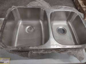 lot 211 image: (3) Starke Sinks, K260...