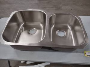 lot 215 image: Double Sink...