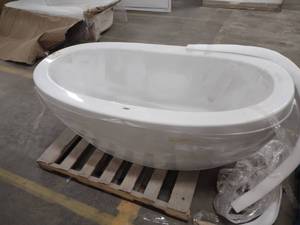 lot 282 image: Maax Bathtub, 66x36...
