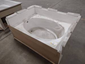lot 289 image: Aquatic Industries Bathtub, AQUA260...