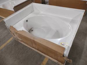 lot 292 image: Aquatic Industries Bathtub, AQUA260...