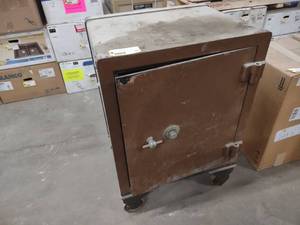 lot 466 image: Sargent & Greenlee Vintage Safe, 30...