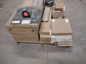 lot 473 image: Pallet of Assorted HVAC Parts & Mis...