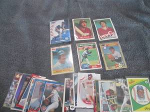 lot 4 image: 25 Baseball Stars Cards...