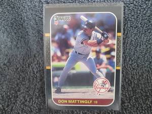 lot 75 image: 40 Don Mattingly Cards...