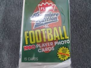 lot 91 image: 1990 Fleer Football Packs...